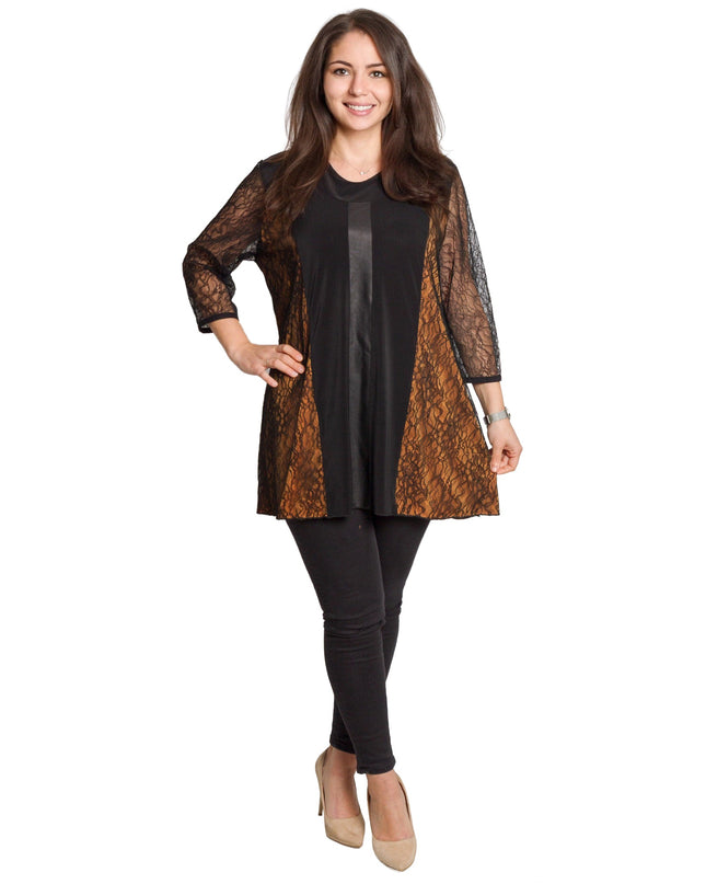 Κομψή τουνίκ με δαντελένια στοιχεία σε μεγάλο μέγεθος