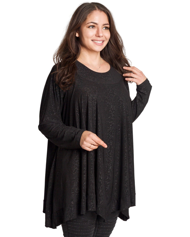 Ελαφριά μαύρη τουνίκ με ανάγλυφο και κομψή άνεση