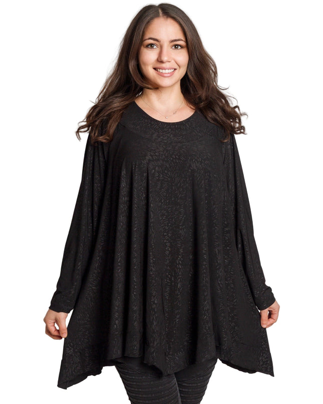 Ελαφριά μαύρη τουνίκ με ανάγλυφο και κομψή άνεση