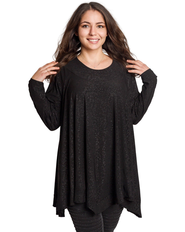 Ελαφριά μαύρη τουνίκ με ανάγλυφο και κομψή άνεση