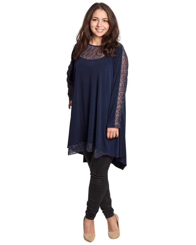 Κομψή μπλε τουνίκ με πουά plus size