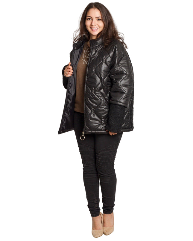 Μαύρο γυναικείο μπουφάν με ίσια γραμμή και φερμουάρ