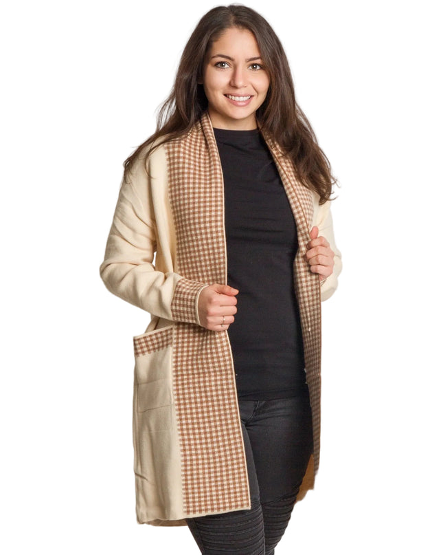 Μπεζ ζακέτα χωρίς κουμπιά με τσέπες και καρό λεπτομέρειες