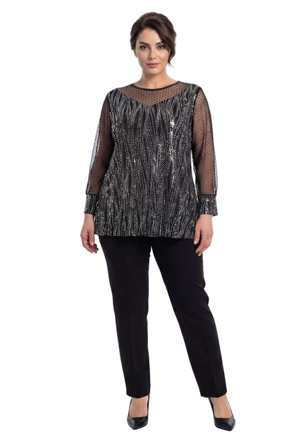 Επίσημη εβαζέ τουνίκ σε μαύρο χρώμα με διακριτική ασημοκλωστή και μανίκια από πουά τούλι, ιδανική για μεγάλα μεγέθη. Ολόσωμη λήψη σε λευκό φόντο.