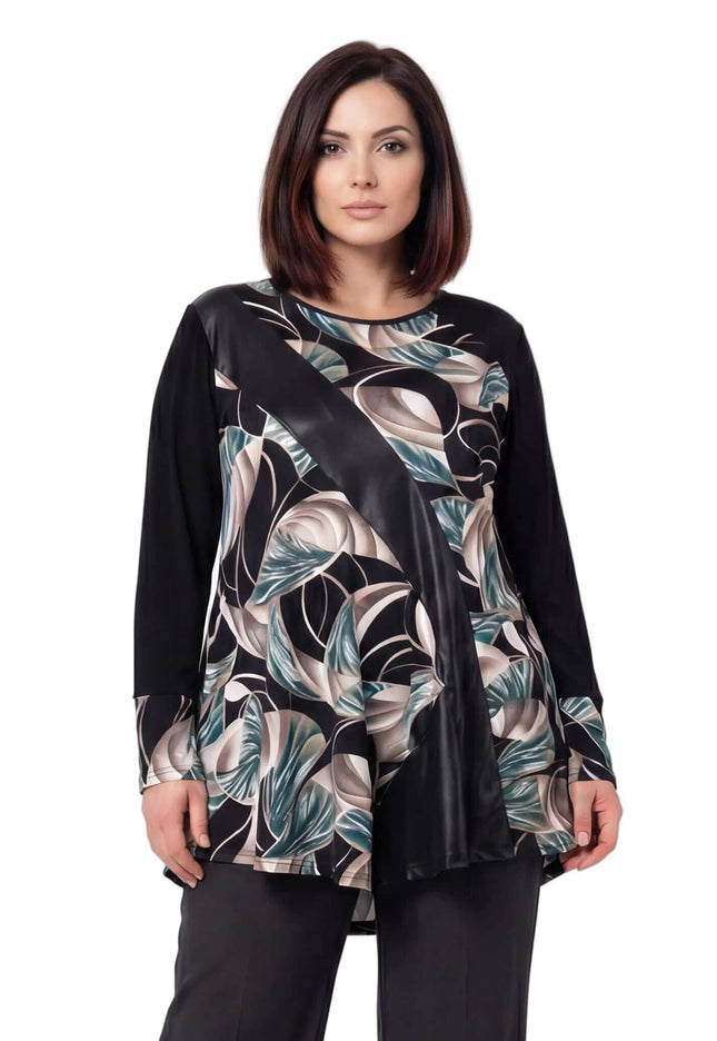 Επίσημη ασύμμετρη τουνίκ μεγάλα μεγέθη με εμπριμέ μοτίβο φύλλων και διαγώνια λεπτομέρεια από οικολογικό δέρμα, φωτογραφημένη σε λευκό φόντο.