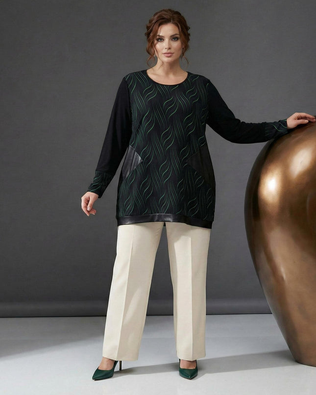 Επίσημη μαύρη τουνίκ με λεπτομέρειες δερματίνης και πράσινο κυματιστό σχέδιο σε ολόσωμη λήψη, ιδανική επιλογή για γυναίκες με καμπύλες.