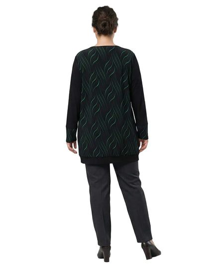 Πίσω όψη από επίσημη μαύρη τουνίκ μεγάλα μεγέθη, με μακρύ μανίκι και σχέδιο με πράσινες κυματιστές γραμμές στην πλάτη.