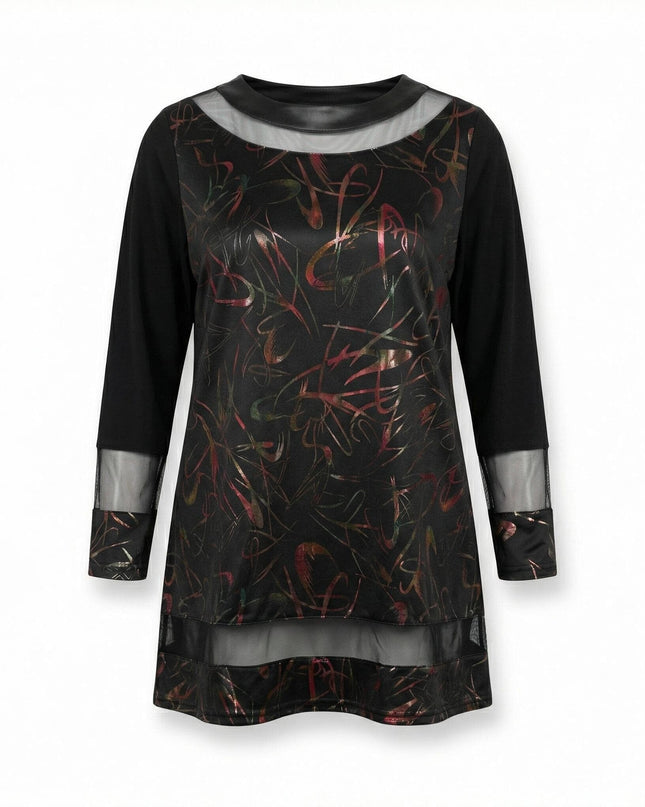 Επίσημη μαύρη τουνίκ σε μεγάλα μεγέθη με αφηρημένο σχέδιο και κομψές διαφάνειες στο ντεκολτέ, τα μανίκια και το τελείωμα, φωτογραφημένη σε λευκό φόντο.