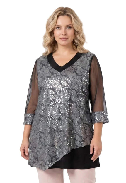Επίσημη μαύρη τουνίκ plus size με ασημένιο πάνελ με παγιέτες, V λαιμόκοψη και τούλινα μανίκια, μπροστινή όψη σε λευκό φόντο.
