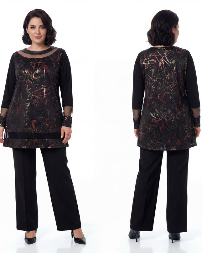 Επίσημη μαύρη τουνίκ σε μεγάλα μεγέθη με αφηρημένο σχέδιο και διαφάνεια στο ντεκολτέ, σε διπλή λήψη που δείχνει την μπροστινή και την πίσω όψη.