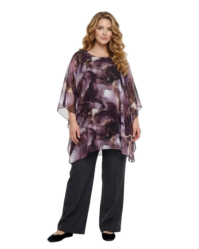 Ολόσωμη λήψη σε λευκό φόντο που δείχνει την επίσημη μάξι τουνίκ πόντσο από σιφόν με μωβ μαρμάρινο μοτίβο, για μεγάλα μεγέθη.