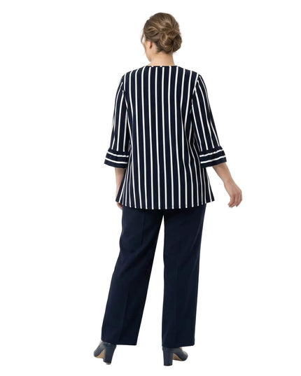 Πίσω όψη από επίσημη ριγέ τουνίκ σε μεγάλα μεγέθη, με κομψό κάθετο σχέδιο και άνετη εβαζέ γραμμή που δεν διαγράφει.