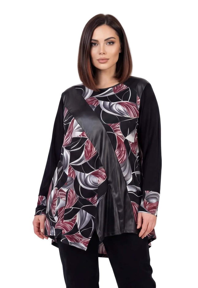 Επίσημη ριχτή τουνίκ plus size σε μαύρο χρώμα, με εμπριμέ μοτίβο και διαγώνια λεπτομέρεια δερματίνης, σε μπροστινή όψη.