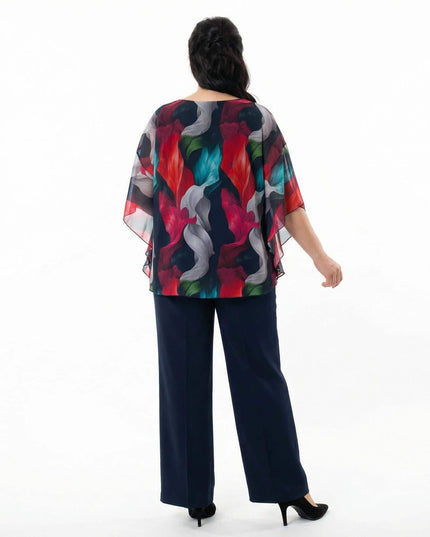 Επίσημη τουνίκ από σιφόν σε μεγάλα μεγέθη με πολύχρωμο εμπριμέ σχέδιο και αέρινη εφαρμογή, σε πίσω όψη.