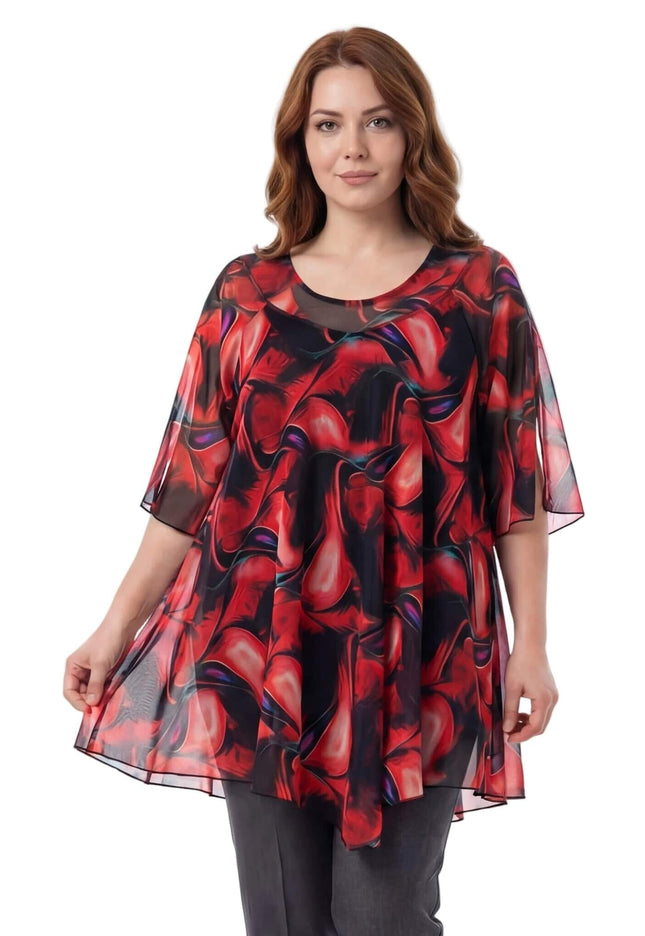 Επίσημη τουνίκ από πολύχρωμο σιφόν σε κόκκινες και μαύρες αποχρώσεις, με ασύμμετρο κόψιμο και ανοίγματα στα μανίκια, σε μπροστινή λήψη για μεγάλα μεγέθη.