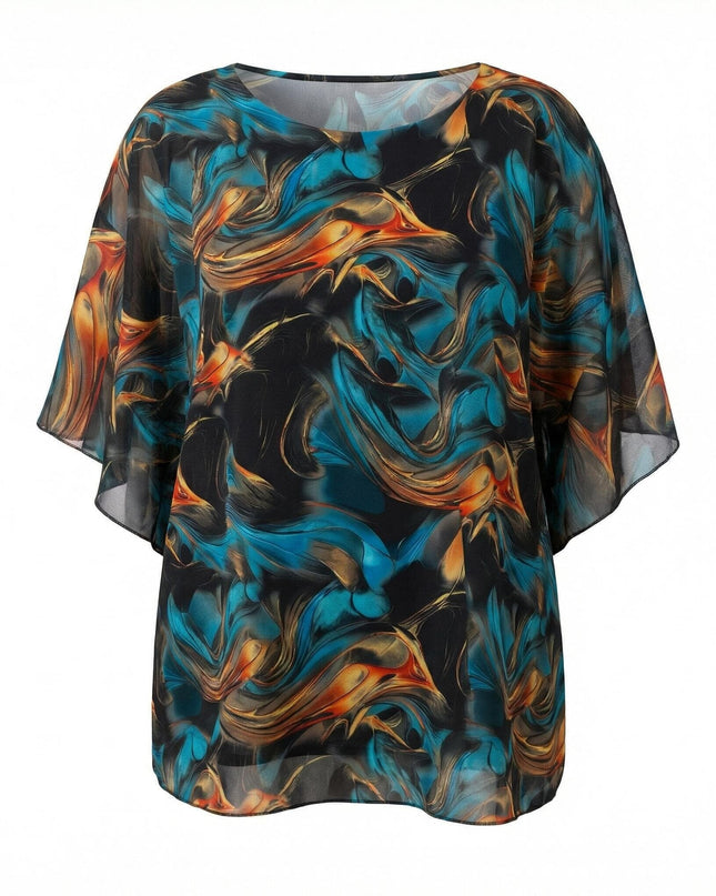 Επίσημη τουνίκ από σιφόν σε μεγάλα μεγέθη με πολύχρωμο αφηρημένο μοτίβο και φαρδιά μανίκια, σε flat lay λήψη σε λευκό φόντο.