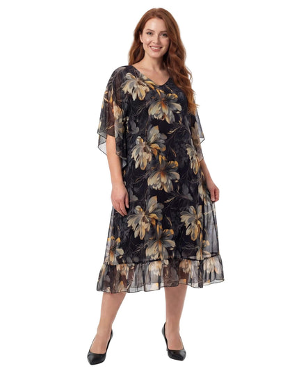 Επίσημο μαύρο φόρεμα σιφόν με φλοράλ σχέδιο σε μεγάλα μεγέθη, με αέρινα μανίκια και λεπτομέρεια βολάν στο τελείωμα, σε ολόσωμη λήψη μπροστά.