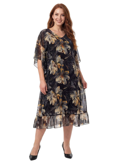 Επίσημο μαύρο φόρεμα σιφόν με φλοράλ σχέδιο σε μεγάλα μεγέθη, με αέρινα μανίκια και λεπτομέρεια βολάν στο τελείωμα, σε ολόσωμη λήψη μπροστά.