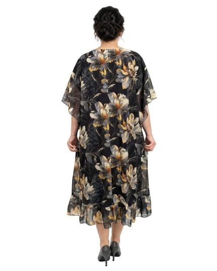 Πίσω όψη από επίσημο μαύρο φόρεμα σιφόν με φλοράλ σχέδιο και φαρδιά μανίκια. Αέρινη plus size γραμμή με βολάν στο τελείωμα, ιδανική για επίσημες εκδηλώσεις.