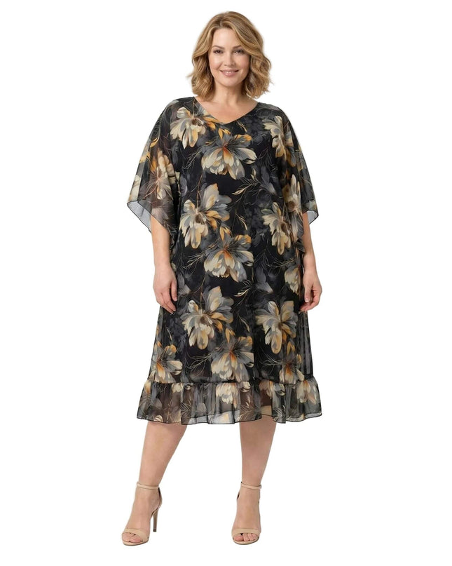 Επίσημο μαύρο φόρεμα σιφόν με φλοράλ μοτίβα και αέρινα μανίκια, σε ολόσωμη λήψη που δείχνει την άνετη εφαρμογή για μεγάλα μεγέθη.