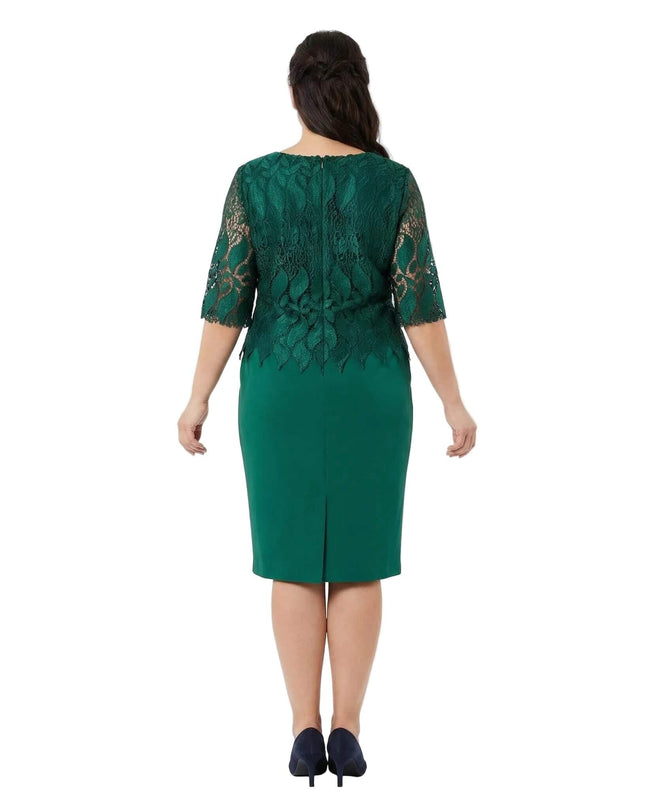 Επίσημο μάξι φόρεμα σε λαδί χρώμα, πίσω όψη που αναδεικνύει την δαντέλα στην πλάτη και την ίσια γραμμή, διαθέσιμο σε μεγάλα μεγέθη.