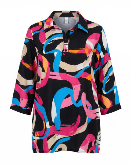 Επίσημο μάξι πουκάμισο plus size με έντονο πολύχρωμο αφηρημένο μοτίβο. Μπροστινή όψη σε λευκό φόντο που αναδεικνύει τον γιακά και τα φαρδιά μανίκια.