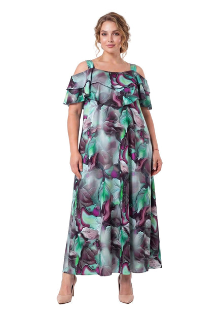 Πολύχρωμο μάξι φόρεμα plus size σε λευκό φόντο. Διαθέτει αφηρημένο φλοράλ μοτίβο με πράσινες και μωβ αποχρώσεις, ανοιχτούς ώμους και βολάν στο ντεκολτέ.