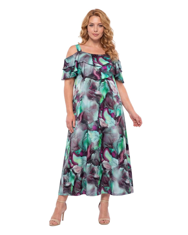 Επίσημο πολύχρωμο μάξι φόρεμα plus size με αφηρημένο φλοράλ μοτίβο και βολάν στους ώμους. Ολόσωμη λήψη μπροστά σε λευκό φόντο.