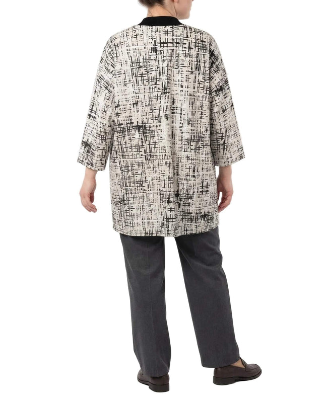 Γυναικεία plus size ζακέτα με φερμουάρ και αφηρημένο σχέδιο σε μπεζ. Πίσω όψη σε λευκό φόντο, αναδεικνύοντας την ίσια εφαρμογή.