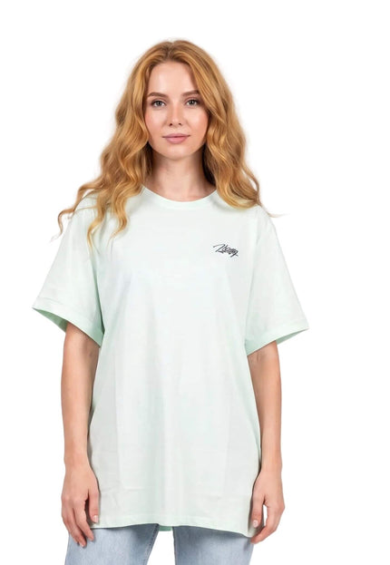 Γυναικείο βαμβακερό t-shirt σε βεραμάν χρώμα, μεγάλα μεγέθη. Μπροστινή όψη σε λευκό φόντο, διακρίνεται η στρογγυλή λαιμόκοψη και η μικρή στάμπα.