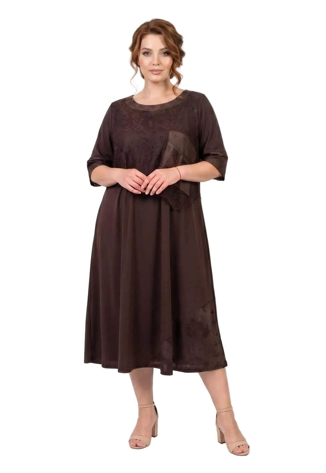 Καφέ μακρύ επίσημο φόρεμα σε μεγάλα μεγέθη με λεπτή δαντέλα