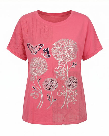 Καθημερινή καλοκαιρινή μάξι τουνίκ κοραλί μεγάλα μεγέθη με φλοράλ σχέδιο σε λευκό φόντο.