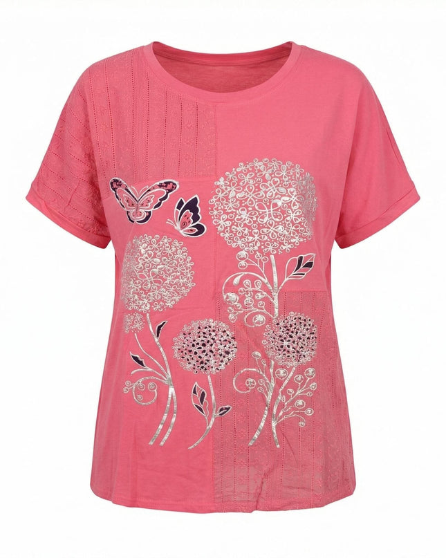 Καθημερινή καλοκαιρινή μάξι τουνίκ κοραλί μεγάλα μεγέθη με φλοράλ σχέδιο σε λευκό φόντο.