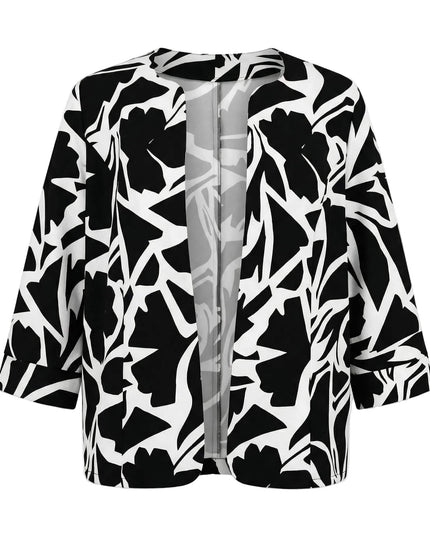 Κομψό ασπρόμαυρο γυναικείο σακάκι σε μεγάλα μεγέθη, με ανοιχτή γραμμή χωρίς κουμπιά και αφηρημένο μοτίβο, σε λευκό φόντο.