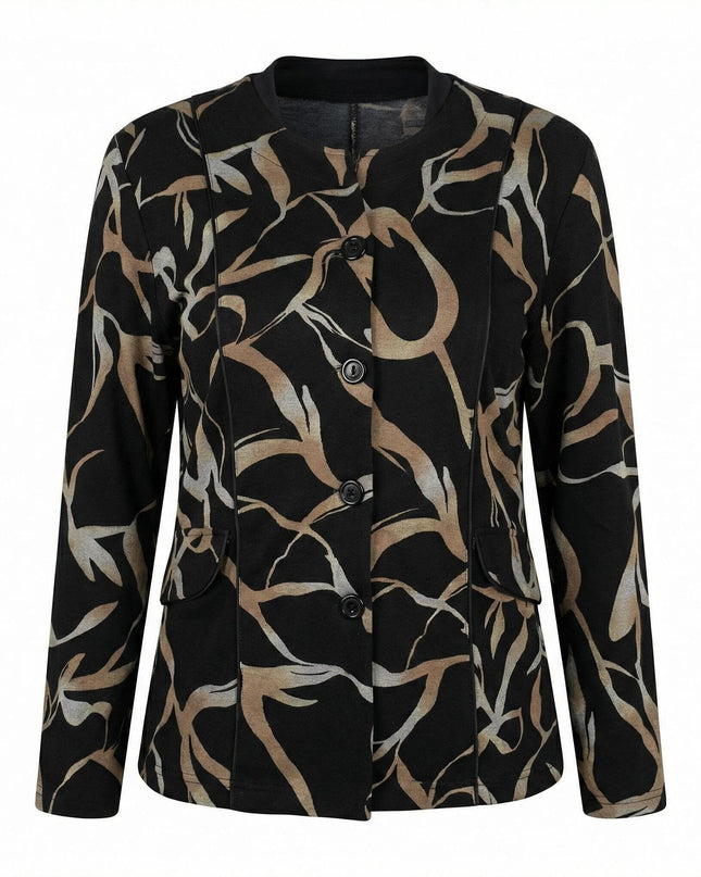 Κομψό μαύρο σακάκι μεγάλα μεγέθη με αφηρημένο σχέδιο σε μπεζ αποχρώσεις, στρογγυλή λαιμόκοψη και κλείσιμο με κουμπιά, φωτογραφημένο σε λευκό φόντο.