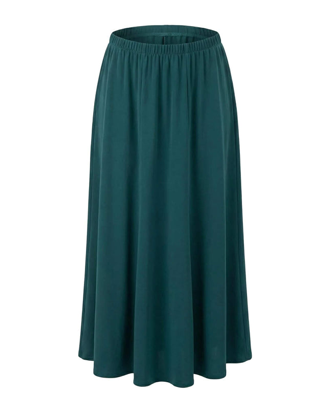 Λαδί επίσημη γυναικεία κλος φούστα σε μεγάλα μεγέθη, flat lay σε λευκό φόντο.