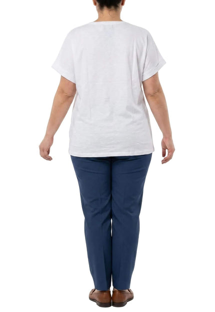 Πίσω όψη από λευκό βαμβακερό t-shirt plus size με κοντά μανίκια και άνετη εφαρμογή, φωτογραφημένο σε λευκό φόντο.