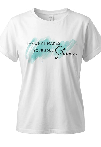 Λευκό βαμβακερό t-shirt plus size σε λευκό φόντο, με στρογγυλή λαιμόκοψη, γυριστά μανίκια και στάμπα DO WHAT MAKES YOUR SOUL Shine με τιρκουάζ εφέ.