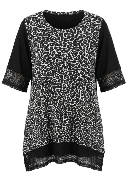 Μαύρη καλοκαιρινή βαμβακερή μάξι τουνίκ σε λευκό φόντο, ιδανική για plus size σωματότυπους. Με εντυπωσιακό ασπρόμαυρο μοτίβο.