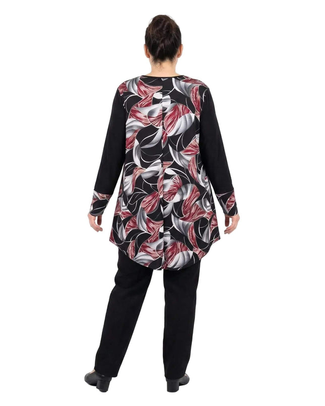 Официална разкроена макси туника с цветен принт – поглед отзад, разкриващ елегантния десен на листа и свободната кройка.