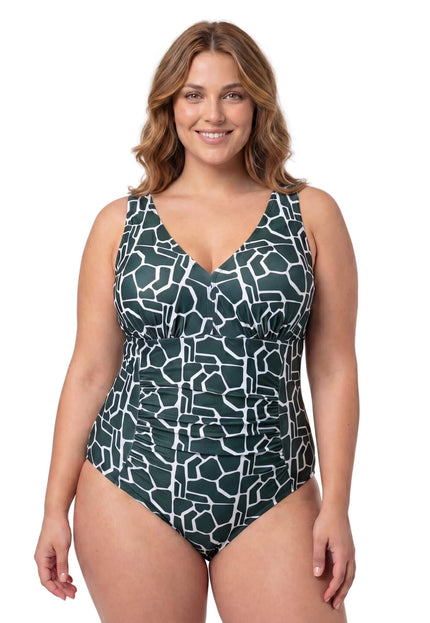 Πράσινο ολόσωμο μαγιό σύσφιξης plus size με λευκό γεωμετρικό μοτίβο και φαρδιές τιράντες. Μπροστινή όψη φορεμένο από μοντέλο σε λευκό φόντο.