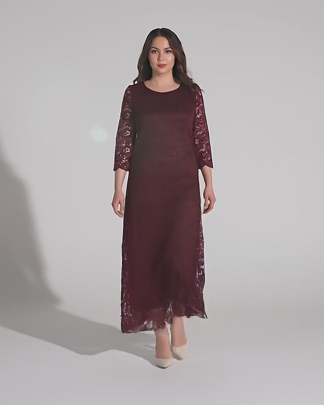 Βίντεο παρουσίασης σε στούντιο με ουδέτερο φόντο όπου ένα plus-size μοντέλο περπατάει αργά προς την κάμερα φορώντας το Επίσημο Φόρεμα Μπορντό -μήκος Αστραγάλου - Στρογγυλό Ντεκολτέ - Άνοιξη-Καλοκαίρι