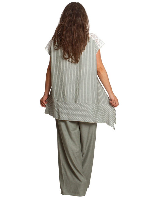 Γυναικείο λινό κοστούμι με άνετη γραμμή σε μεγάλα μεγέθη